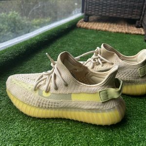 Yeezy Boost 350 V2
